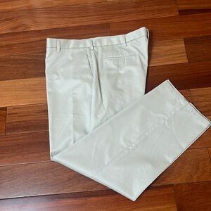 Dockers signature khaki classic fit men’s size 42 x 32 light tan
